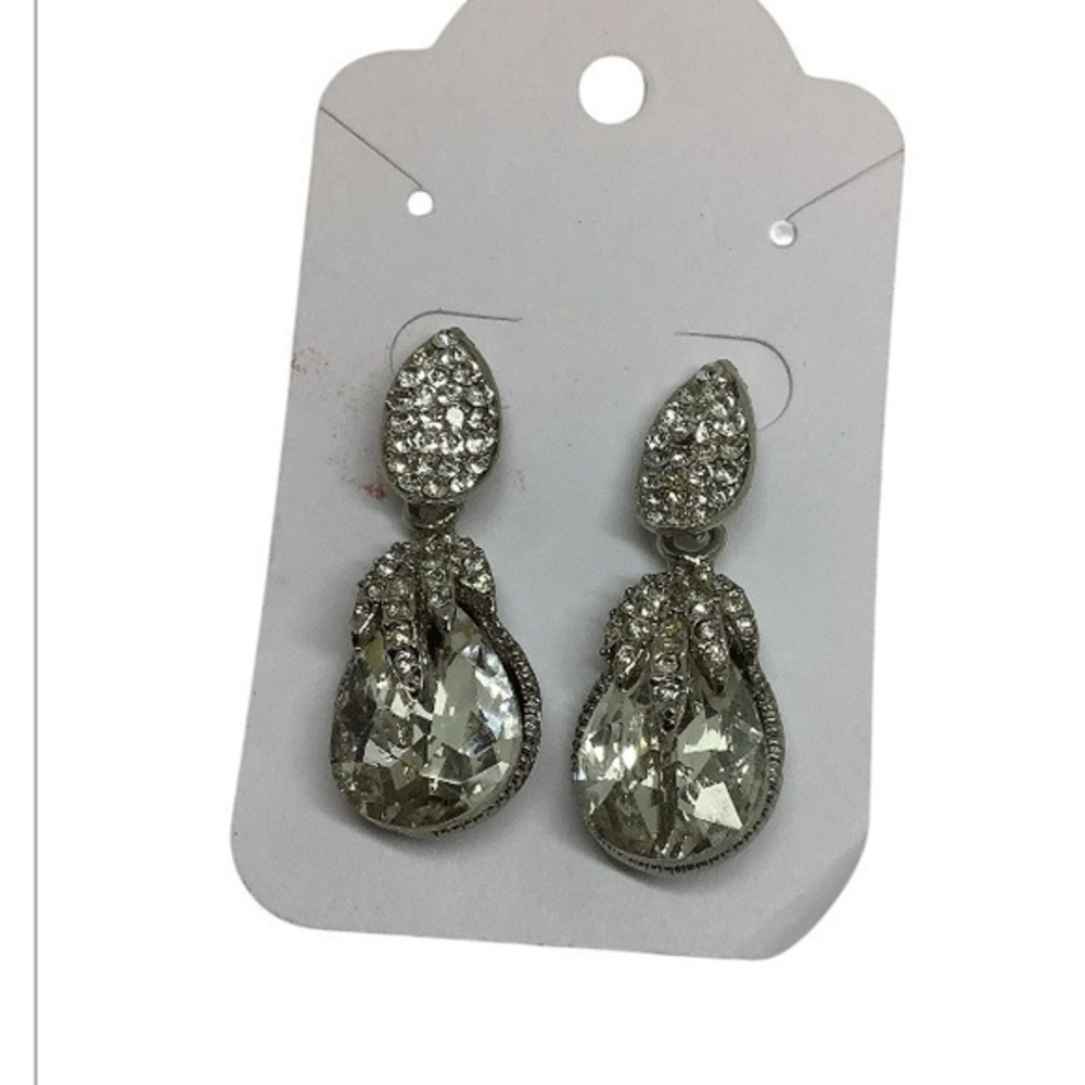 NWOT Silver Tone Crystal 1.25” Drop Earrings
